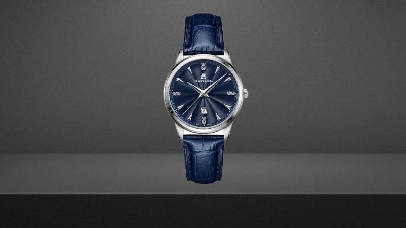 Đồng hồ có bộ máy khỏe và độ chính xác cao