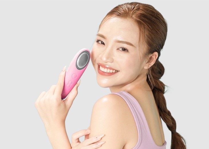 Công nghệ T-Sonic trên máy rửa mặt Dr.Glatt giúp làm sạch da mặt và đem lại làn da mềm mịn, trắng sáng hơn