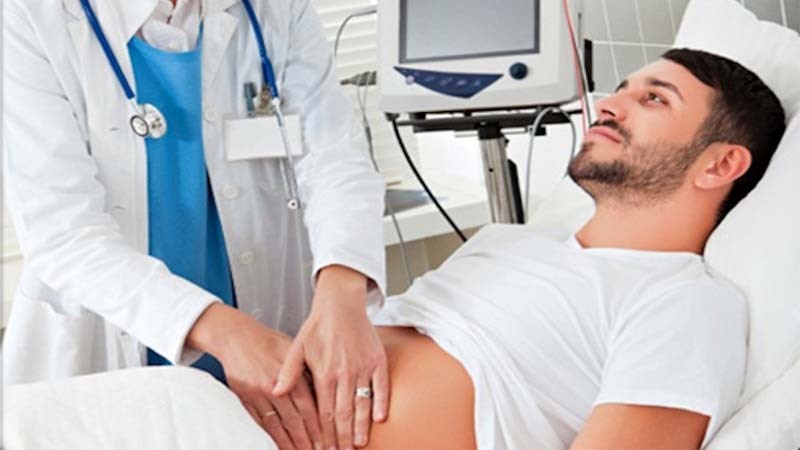 Khám bụng giúp xác định vị trí cơ quan bị đau.