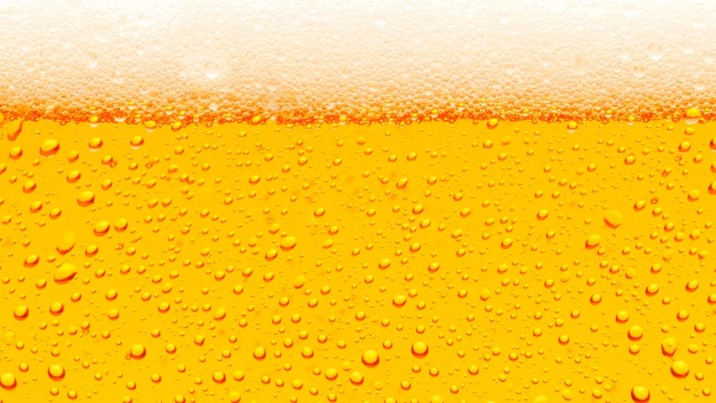 Nước tiểu có bọt hoặc máu là triệu chứng đặc trưng ở bệnh nhân có hội chứng thận hư