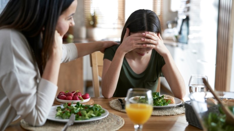 Khi xuất hiện tình trạng ăn không ngon miệng, chậm tiêu thì nên đi khám bác sĩ