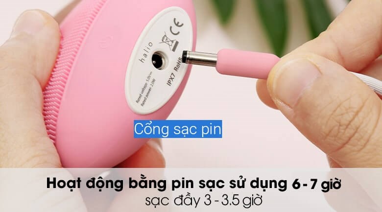 Máy rửa mặt và massage Halio Baby Pink có thể sử dụng liên tục 6 - 7 giờ sau khi được sạc đầy