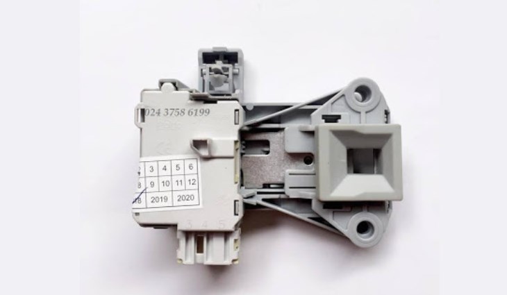 Công tắc cửa hỏng khiến máy không hoạt động được và báo lỗi liên tục