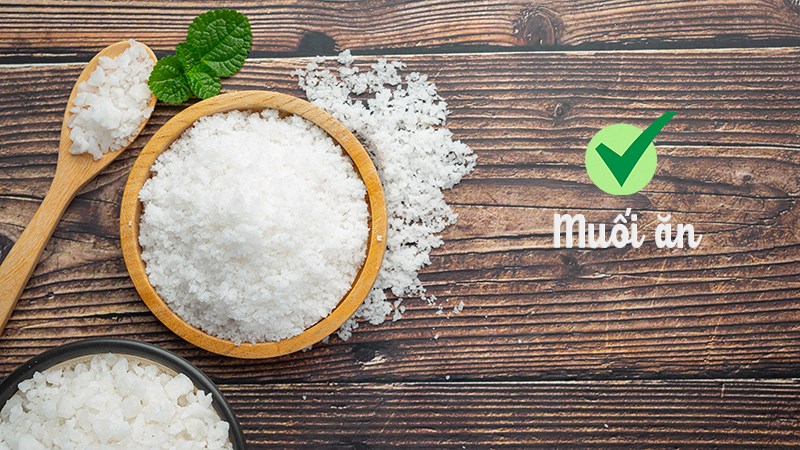 Cái thiện huyết áp thấp bằng nước muối pha loãng