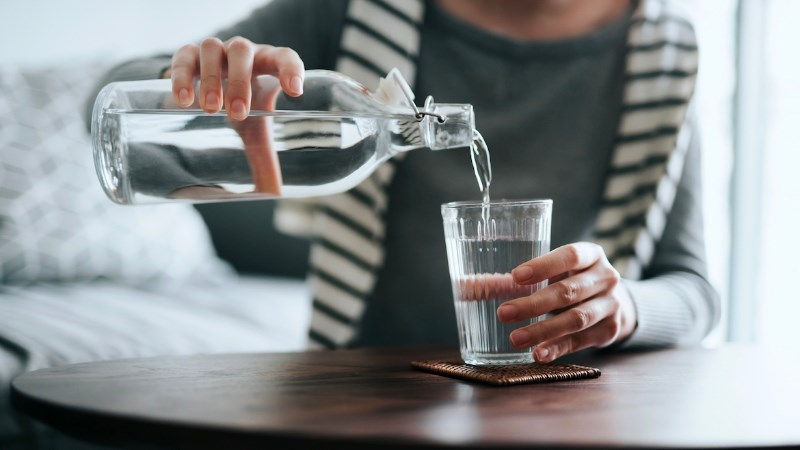 Nước giúp cân bằng lưu thông máu và duy trì huyết áp ổn định