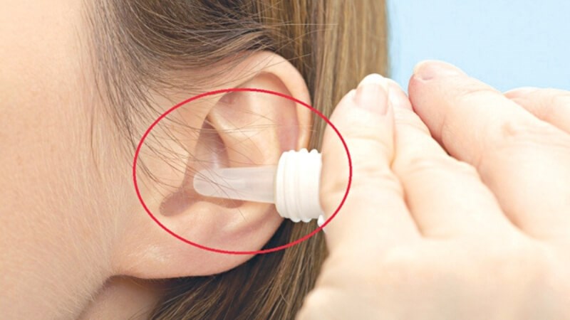 Bác sĩ có thể kê một số loại thuốc nhỏ tai cho người bệnh