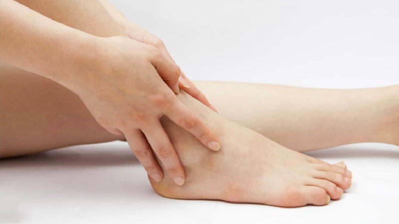 Nhánh đầu tiên của dây thần kinh gan chân bên bị chèn ép được cho là nguyên nhân gây ra đau gót chân