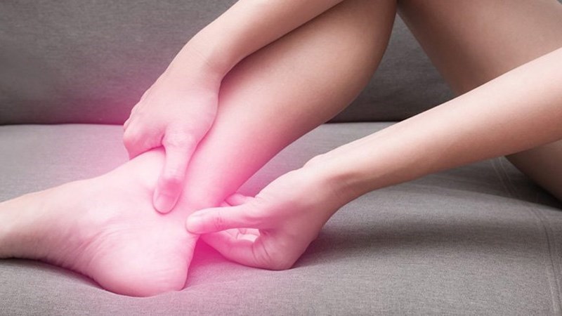 Vỡ dây chằng gót chân là nguyên nhân hiếm gặp gây đau gót chân
