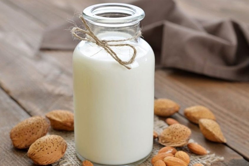 Sữa hạt hạnh nhân giàu vitamin E giúp ngăn ngừa tắt nghẽn động mạch Sữa hạt hạnh nhân giàu vitamin E giúp ngăn ngừa tắt nghẽn động mạch