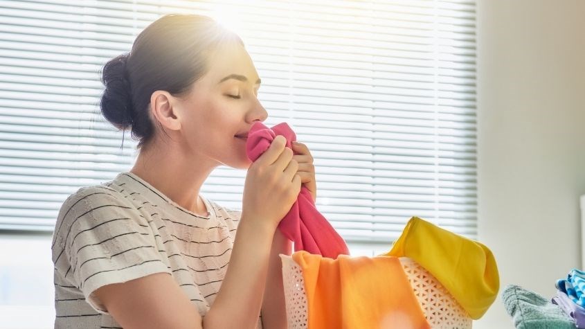 Nước giặt đậm đặc sẽ phù hợp hơn với chất vải dày và thô Nước giặt đậm đặc sẽ phù hợp hơn với chất vải dày và thô