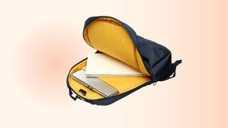 Tem thường được đính bên trong balo và có khả năng phản quang