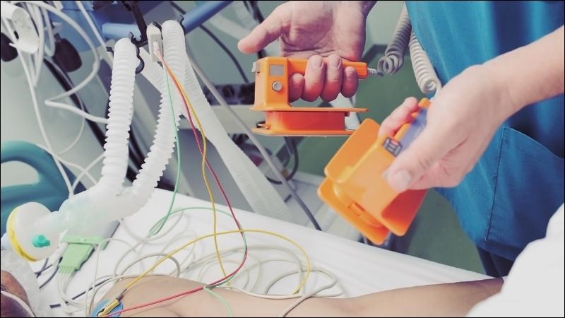 Sốc điện chuyển nhịp dùng để điều trị các trường hợp cấp cứu nhịp tim nhanh
