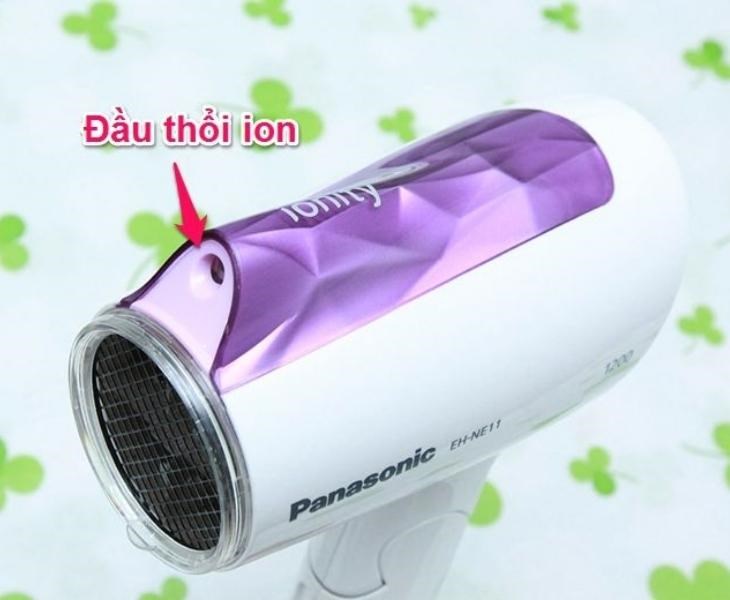 Máy sấy tóc 1200W Panasonic EH-NE11-V645 sở hữu đầu phun ion tách biệt với đầu thổi không khí cho hiệu quả chăm sóc tóc vượt trội