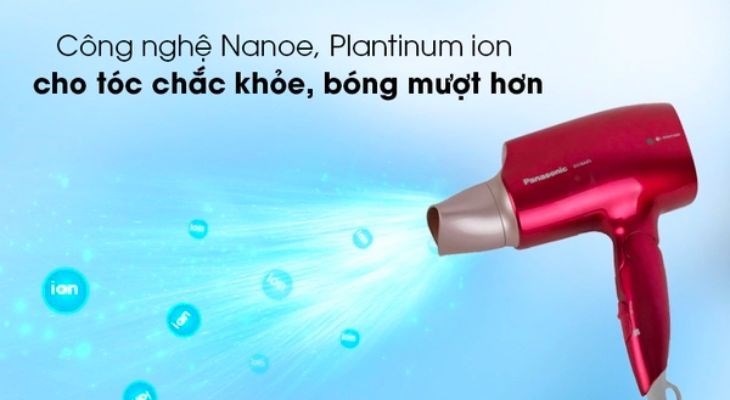 Máy sấy tóc 1600W Panasonic EH-NA45RP645 có 1 đầu phun Nanoe, 1 đầu phun Platinum ion cho khả năng giữ ẩm cao gấp 1000 lần giúp ngăn hư tổn tối đa