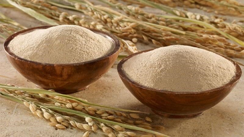 Bột cám gạo giúp tăng tổng hợp melanin, bảo vệ da khỏi tác nhân bên ngoài