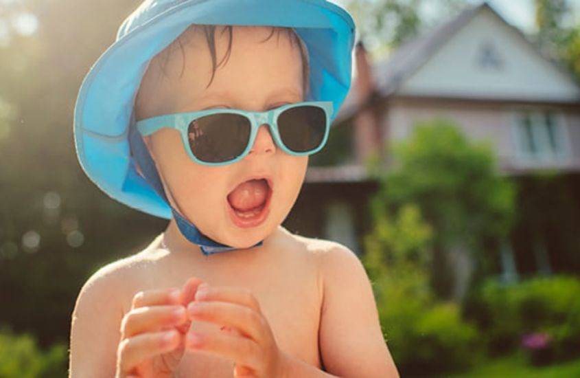 Mức tiêu chuẩn của kính phản ánh khả năng ngăn chặn tia UV