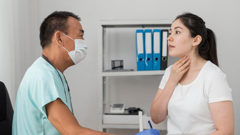 Nên đến gặp bác sĩ khi nghi ngờ mắc bệnh bướu cổ