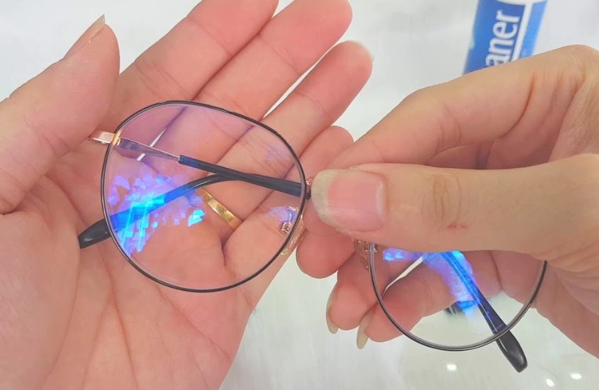 Chỉnh đệm mũi chặt vào sóng mũi