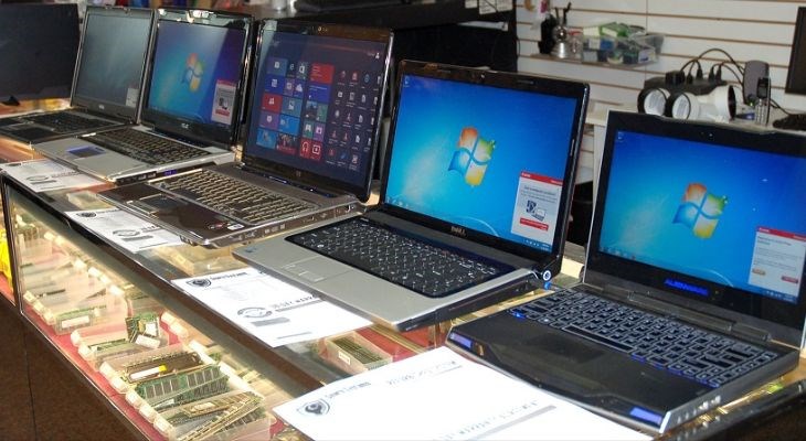 Chọn mua laptop hàng chính hãng hay hàng xách tay là tùy khách hàng lựa chọn