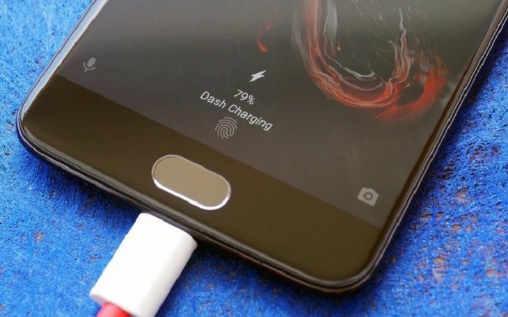 Chân sạc kém chất lượng làm cho việc sạc điện không vào khi sử dụng điện thoại Chân sạc kém chất lượng làm cho việc sạc điện không vào khi sử dụng điện thoại