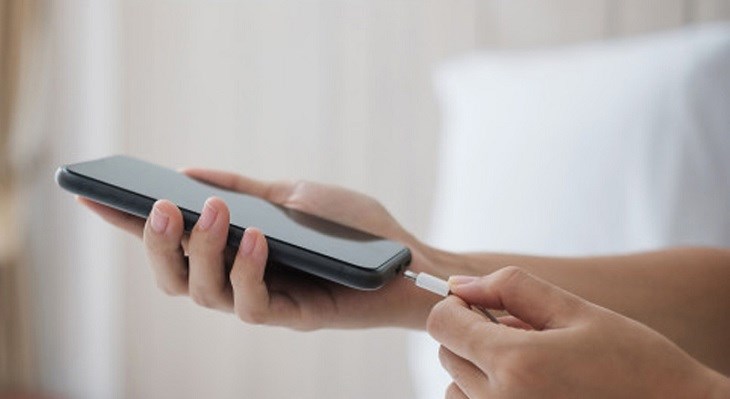 Nguồn điện không ổn định cũng có thể lỗi gây ra sạc điện thoại không vào điện Nguồn điện không ổn định cũng có thể lỗi gây ra sạc điện thoại không vào điện