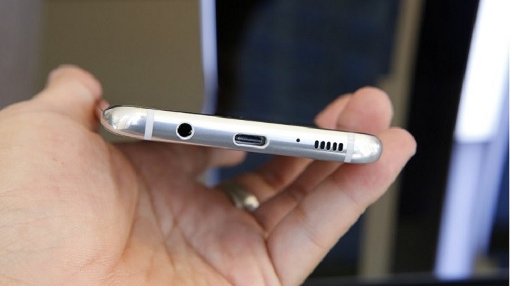 Nên thay cáp sạc/ chân sạc mới khi không thể khắc phục các cách đơn giản Nên thay cáp sạc/ chân sạc mới khi không thể khắc phục các cách đơn giản