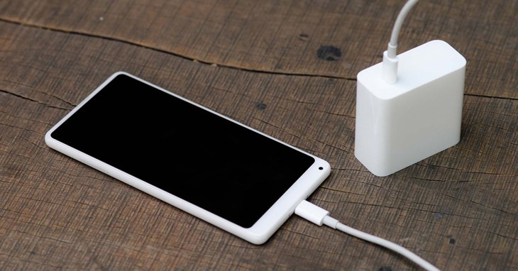Nên sử dụng cáp sạc có công suất phù hợp với điện thoại và dây sạc Nên sử dụng cáp sạc có công suất phù hợp với điện thoại và dây sạc