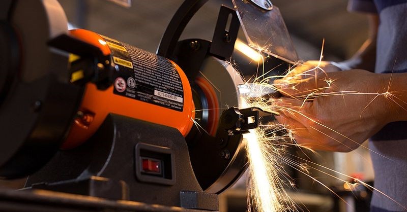 Hạt của đá mài thô có kích thước lớn và sau thời gian dài sử dụng sẽ tự động tách ra