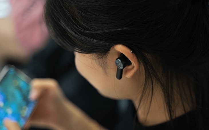 Hỗ trợ kết nối với các trợ lý ảo là điểm cộng to lớn của tai nghe này