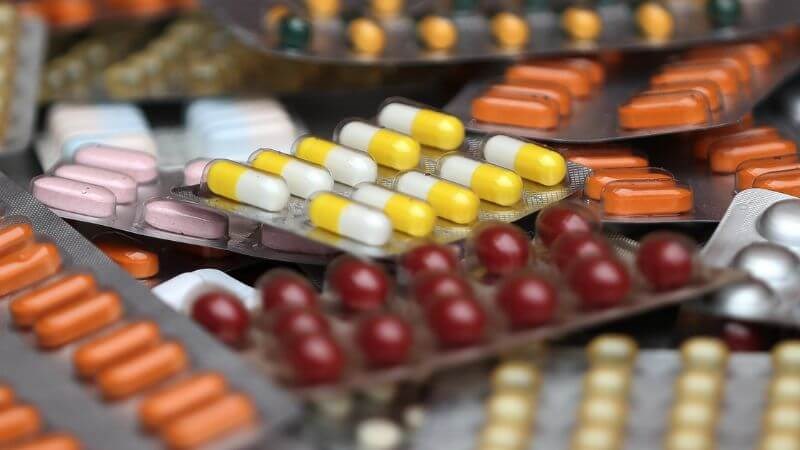 Acyclovir có thể tương tác với một số thuốc