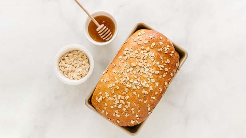 Kết hợp bánh mì và bột yến mạch sẽ giúp người bị trào ngược dạ dày thực quản có một bữa ăn đầy năng lượng.