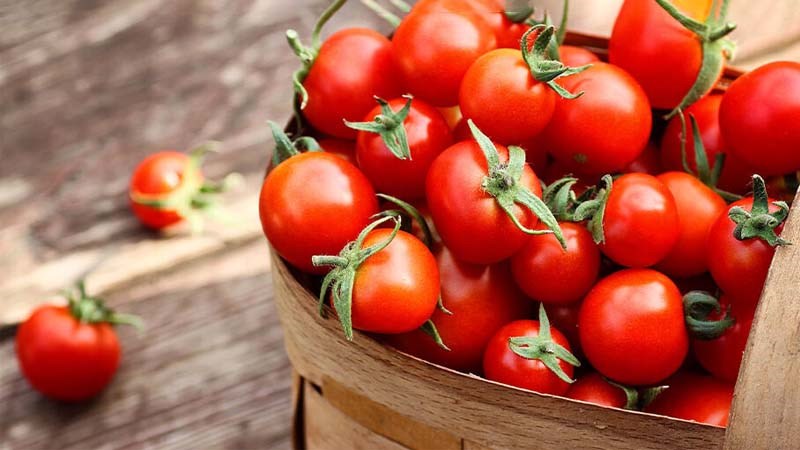 Cà chua chứa hàm lượng axit cao nên người bị trào ngược dạ dày không nên ăn.