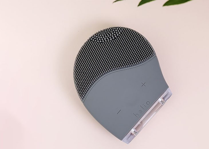 Sóng rung Sonic Wave và đầu rửa Silicon giúp dễ dàng lấy đi những tế bào chết trên da