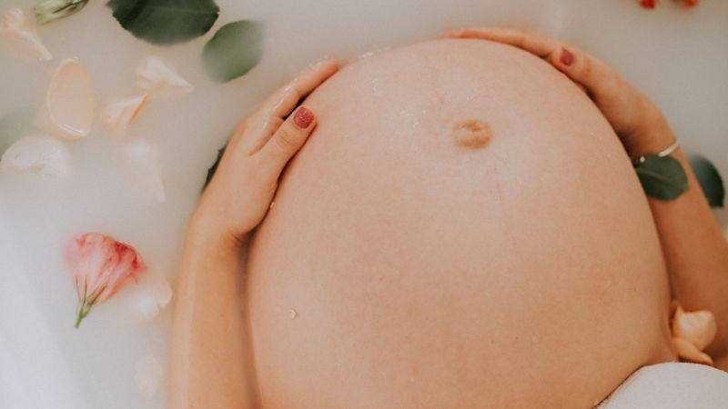 Phụ nữ có thai nên hỏi ý kiến bác sĩ trước khi dùng quả sung