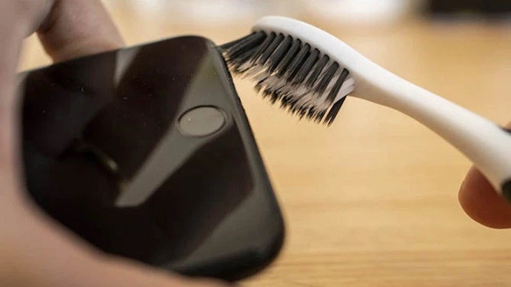 Nên vệ sinh máy bằng cách lau chùi nhẹ nhàng