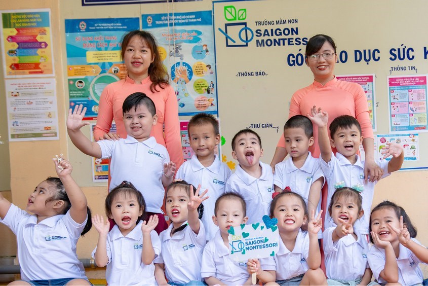 Giáo viên và học sinh Trường Mầm non Saigon Montessori