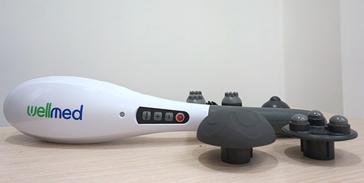 Máy massage toàn thân cầm tay có kiểu dáng nhỏ gọn cùng nhiều đầu massage đi kèm