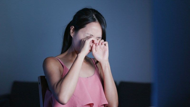 Bệnh tuyến giáp gây cho bạn các vấn đề về mắt  như đỏ mắt, khô mắt