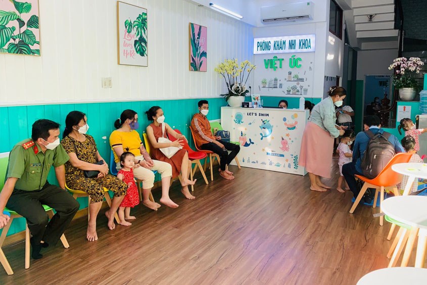 Phòng khám nhi khoa Việt Úc sở hữu không gian rộng rãi, thoáng mát, sạch sẽ