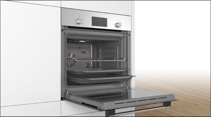 Lò nướng âm Bosch HMH.HBF133BS0A 66 lít có tông màu đen bạc sang trọng cùng thiết kế lắp âm hiện đại, đẹp mắt