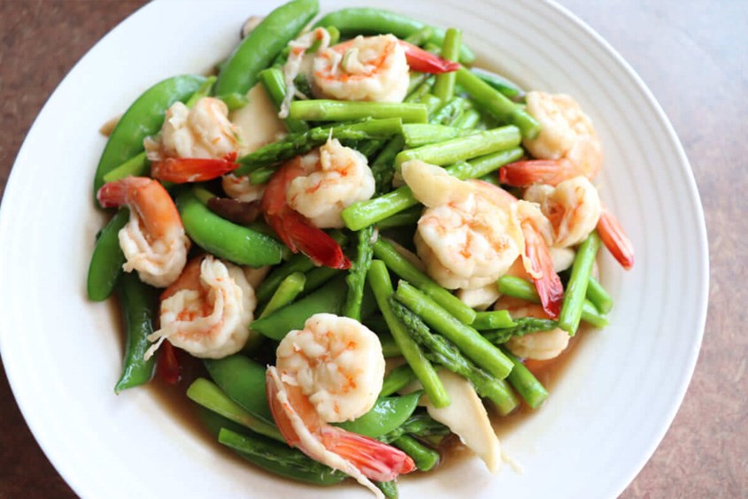 Măng tây xào tôm là món ăn ngon và bổ dưỡng cho mẹ bầu