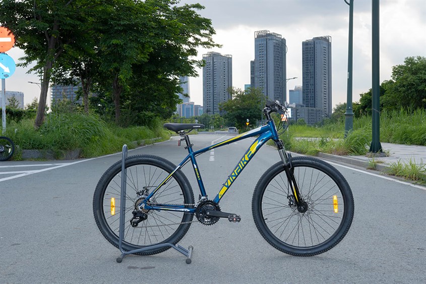 Xe đạp địa hình VinBike Bora 1 có mức giá 5.490.000 VND (cập nhật 04/2023 tại website của Vinbike) Xe đạp địa hình Vinbike Bora 1 có mức giá 5.490.000 đồng (cập nhật 04/2023)