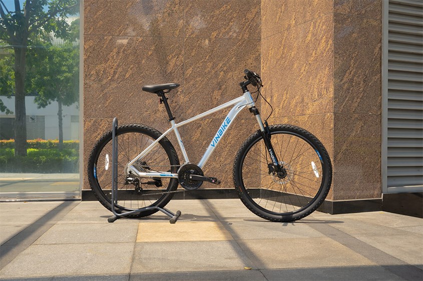 Xe đạp địa hình VinBike Lava có thiết kế khỏe khoắn, năng động nhưng không kém phần sang trọng Xe đạp địa hình VinBike Lava có thiết kế khỏe khoắn, năng động nhưng không kém phần sang trọng