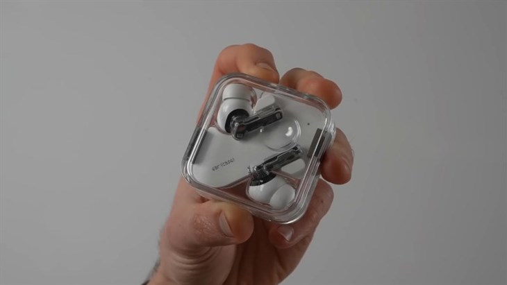 Nothing Ear (2) được trang bị viên pin dung lượng 33mAh cho thời gian sử dụng lên đến 36 tiếng Nothing Ear (2) được trang bị viên pin dung lượng 33mAh cho thời gian sử dụng lên đến 36 tiếng