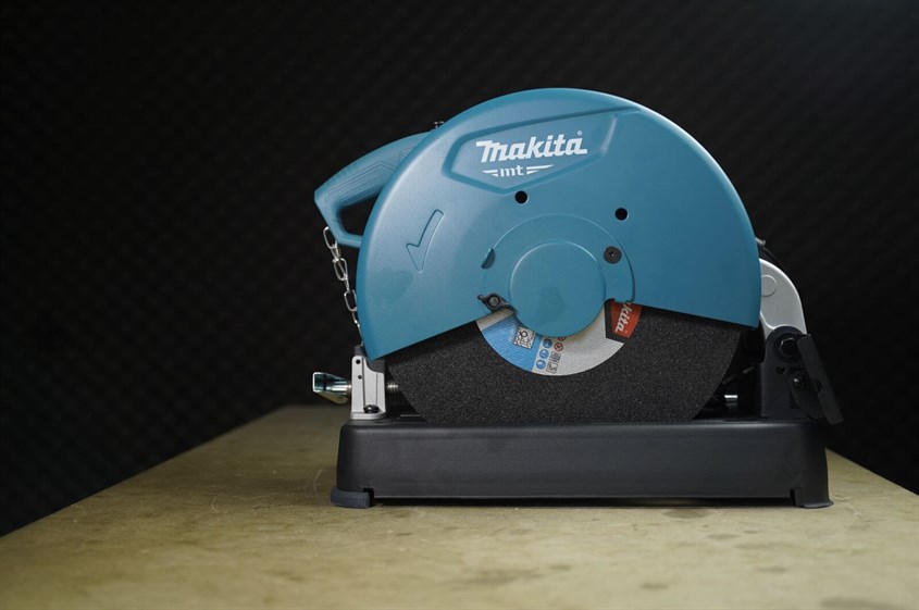 Máy cắt sắt Makita M2403B 2200W là sản phẩm máy cắt dùng điện hiệu quả của Makita