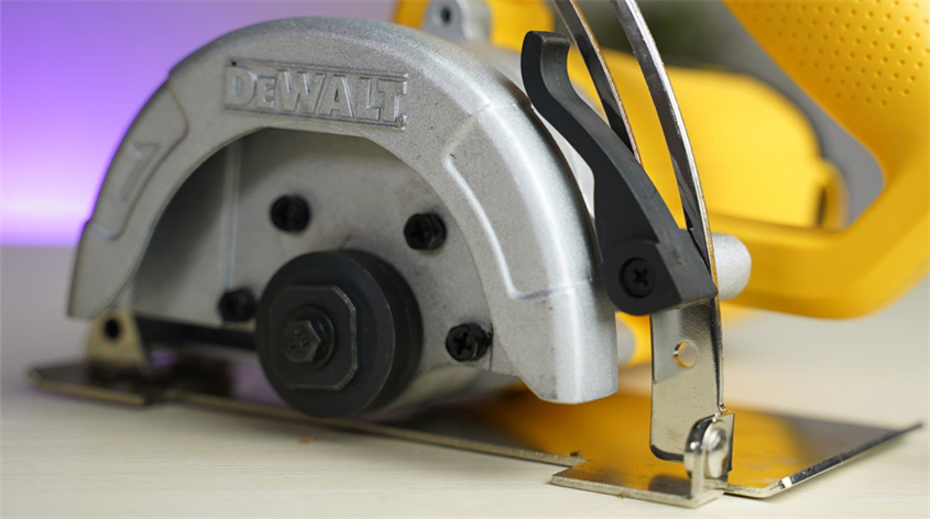 Máy cắt gạch Dewalt DW862-B1 1270W có thể cắt được nhiều loại gạch khác nhau, phục vụ cho công việc xây dựng Máy cắt gạch Dewalt DW862-B1 1270W có thể cắt được nhiều loại gạch khác nhau, phục vụ cho công việc xây dựng