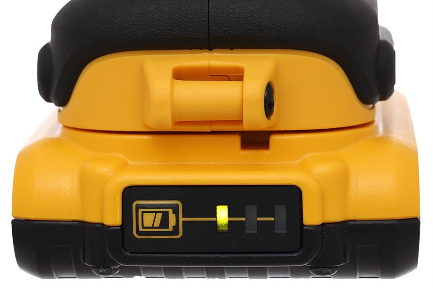 Máy cắt rung đa năng Dewalt DCS355D2-KR 18V có đèn báo pin tiện lợi Máy cắt rung đa năng Dewalt DCS355D2-KR 18V có đèn báo pin tiện lợi