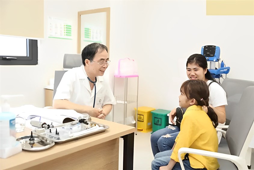 Bác sĩ Dương Bá Trực được nhiều mẹ bỉm đánh giá cao