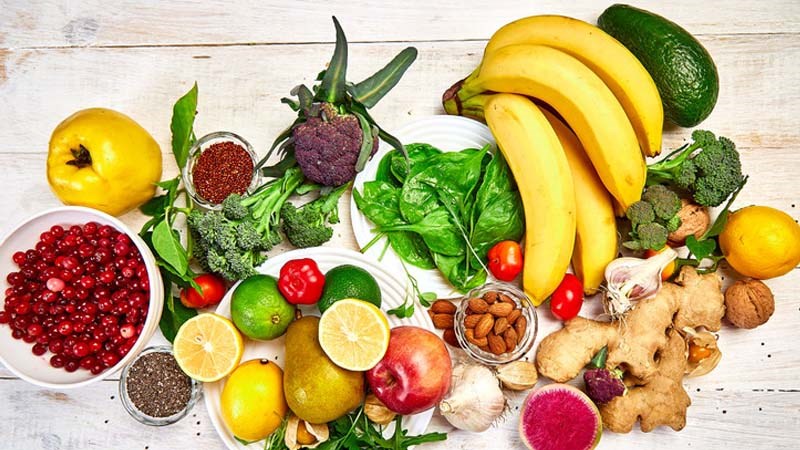 Người nổi mề đay nên ăn trái cây chứa nhiều vitamin tốt cho da.