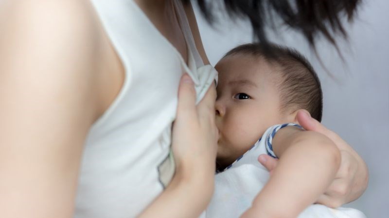 Dinh dưỡng tập trung để nuôi con nên thiếu dưỡng chất cho tóc